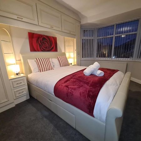 Stunning Holiday Home. Free Parking. Manchester Esterno foto