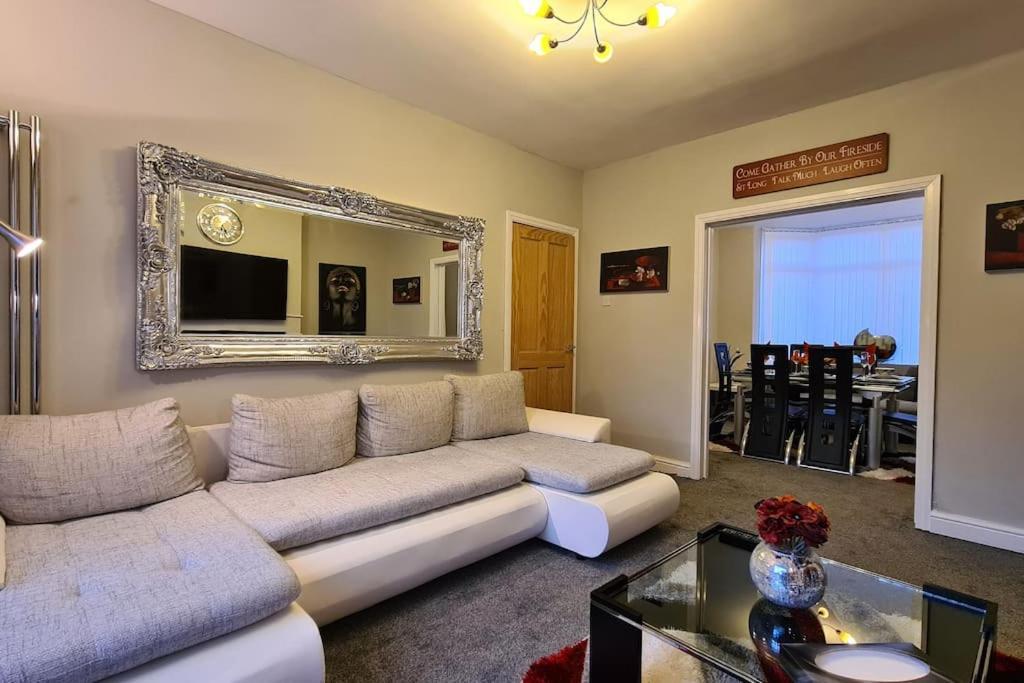 Stunning Holiday Home. Free Parking. Manchester Esterno foto