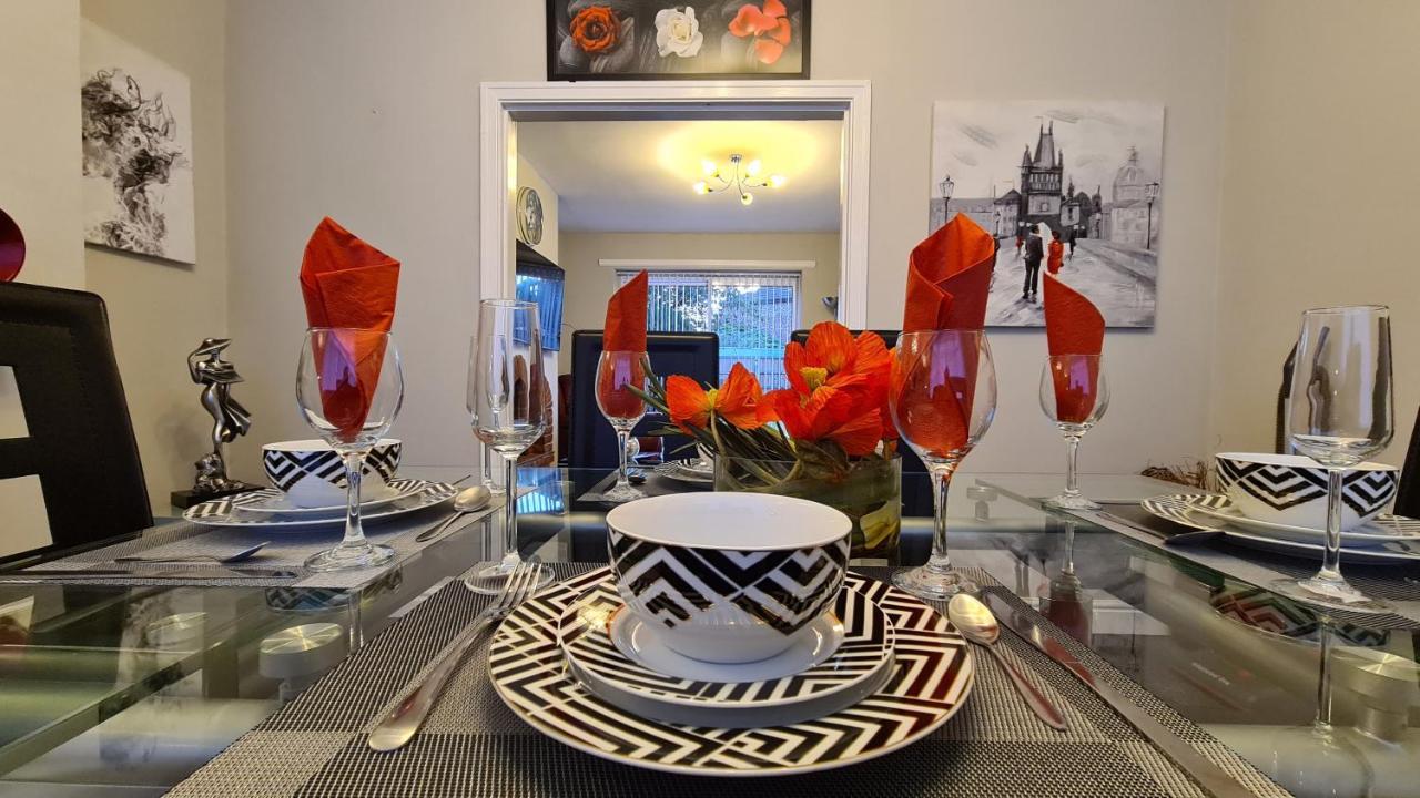 Stunning Holiday Home. Free Parking. Manchester Esterno foto