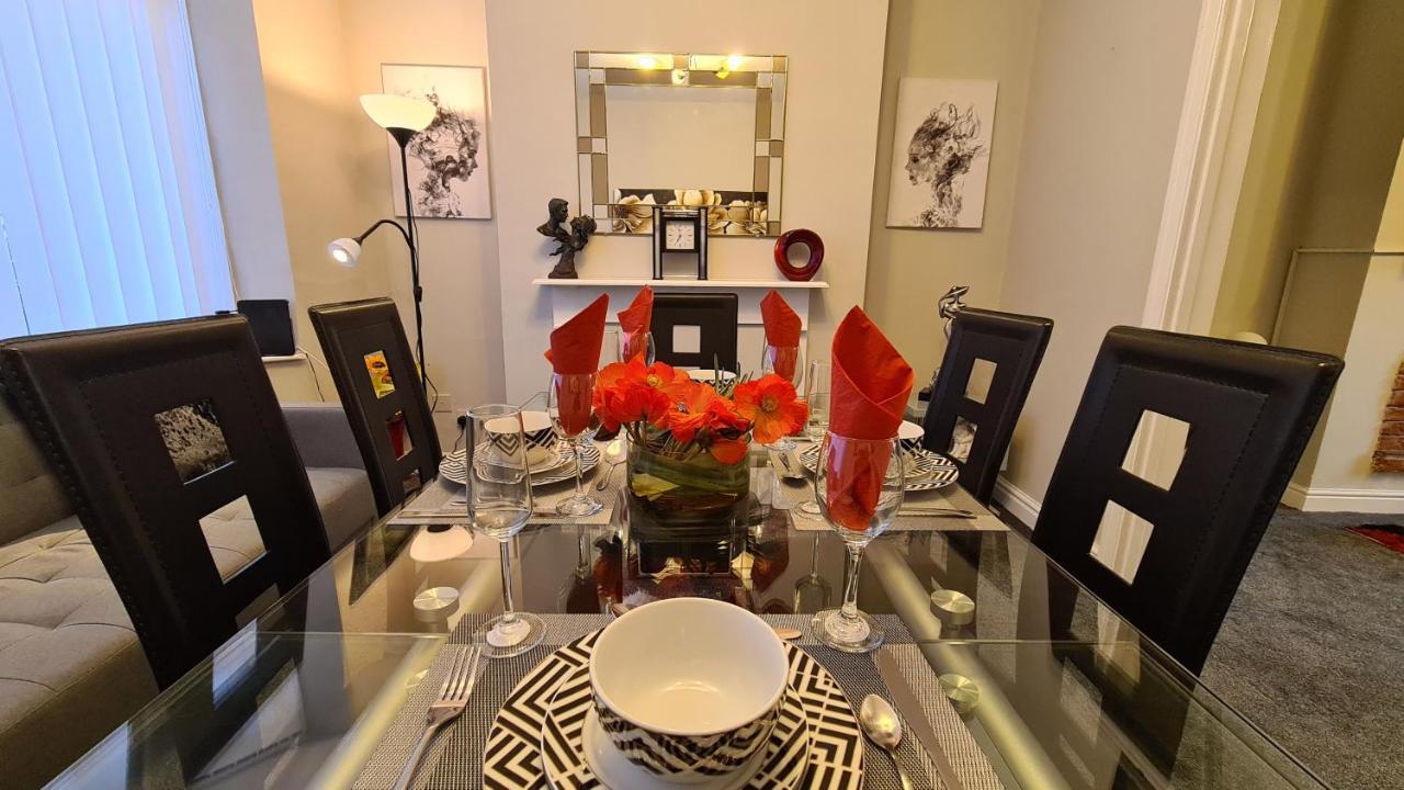 Stunning Holiday Home. Free Parking. Manchester Esterno foto