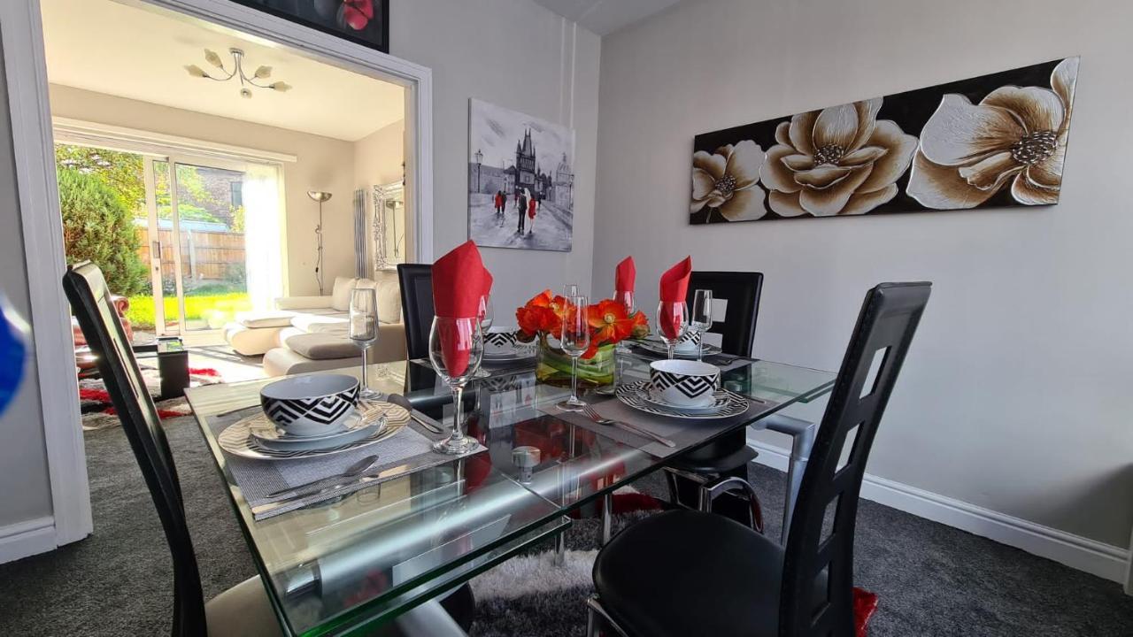 Stunning Holiday Home. Free Parking. Manchester Esterno foto